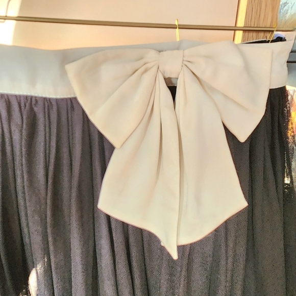 Forever 21 Black Tulle Skirt w/White Waist and Bow Size Medium from 2011 - Picture 4 of 8